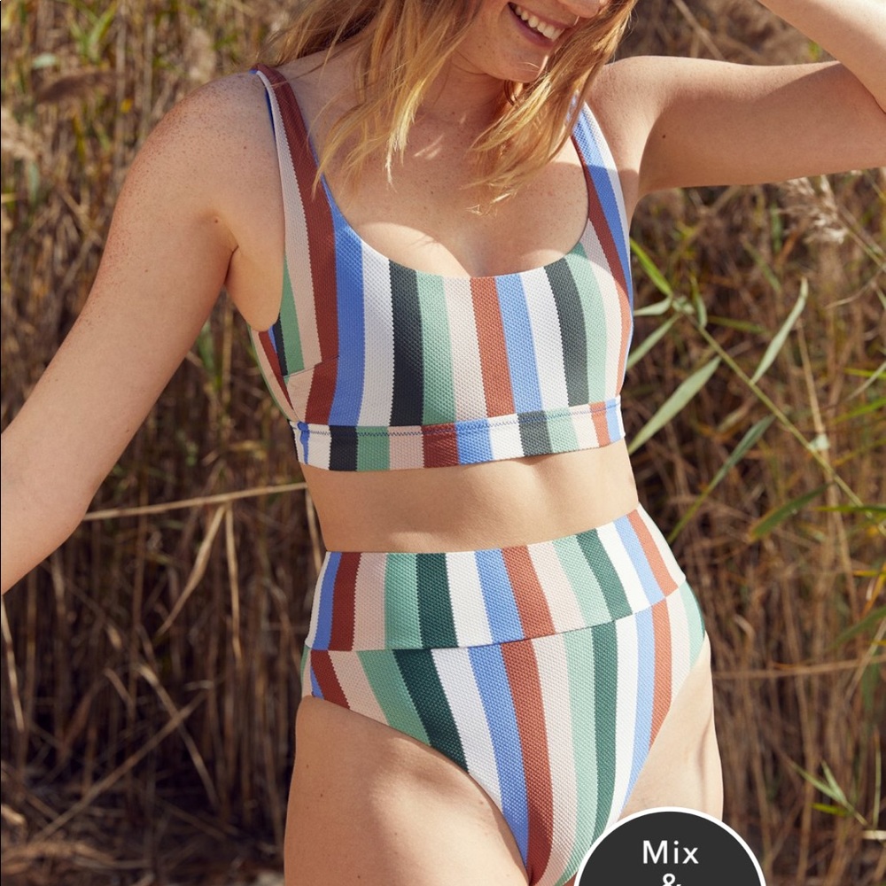 Aerie wide strap, scoop, striped bikini top !